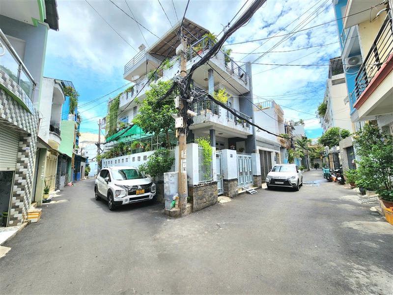 Đất vàng Gò Vấp, tặng nhà cấp 4, hẻm xe tải thông, đối diện Vincom Quang Trung, giá 85 triệu/m2