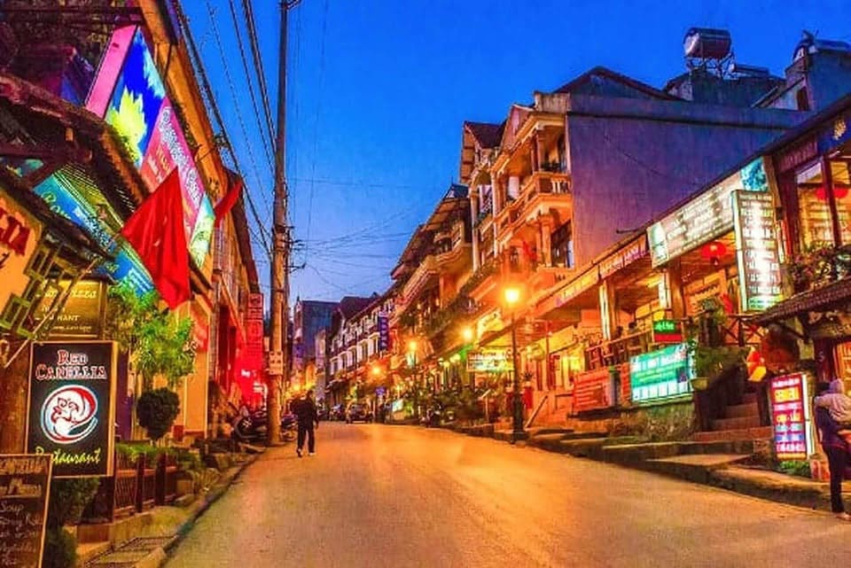 Bán lô đất đẹp đầu phố Mường Hoa, Sa Pa - 165m², mặt tiền 7m, sẵn nhà 3 tầng