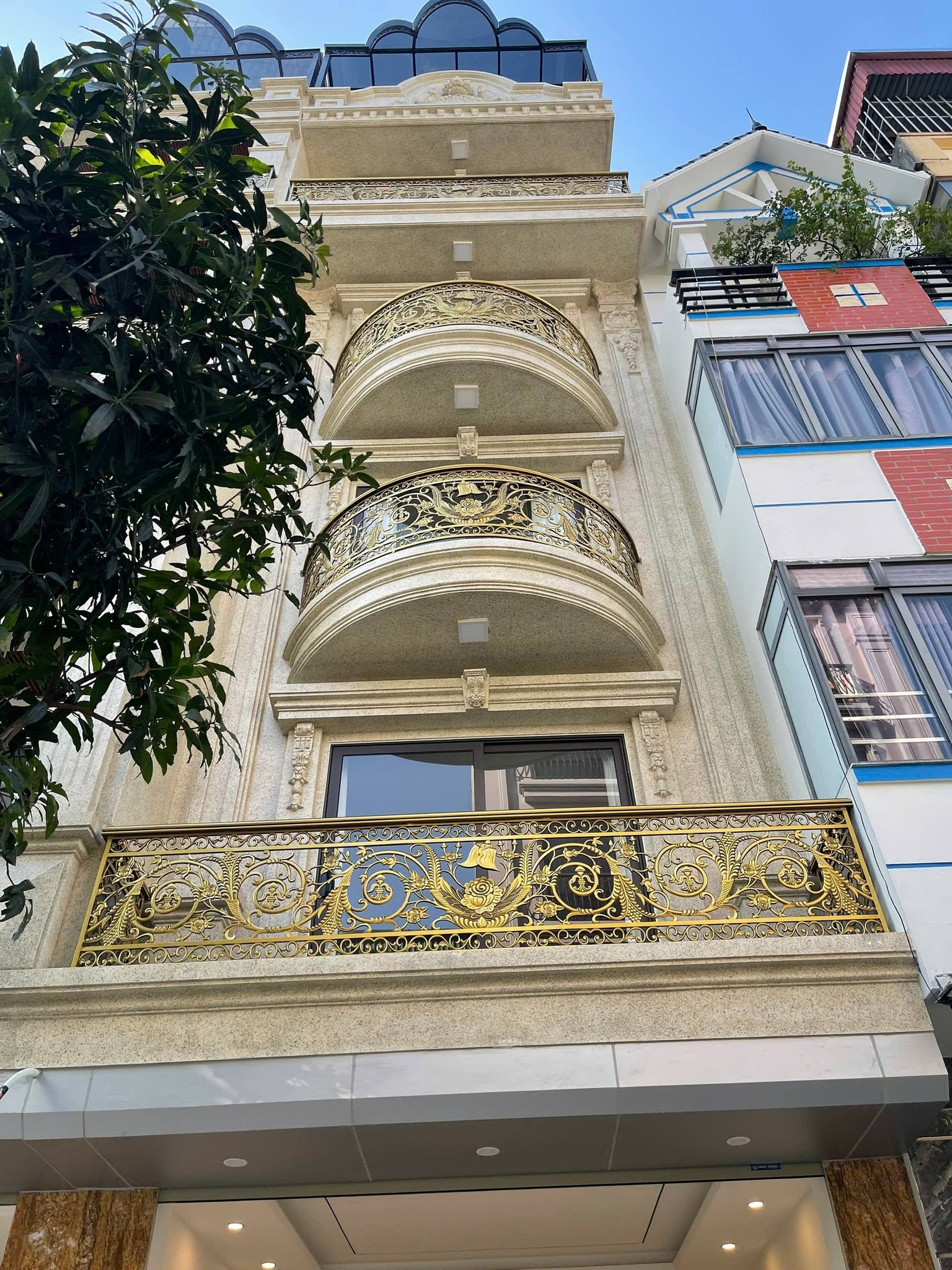 Nhà 6 tầng thang máy, mặt tiền rộng tại Thạch Bàn, Long Biên