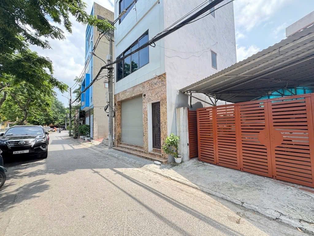 Siêu phẩm nhà 43m2, mặt tiền 5m, đường ô tô tránh, view hồ tại Việt Hưng, Long Biên