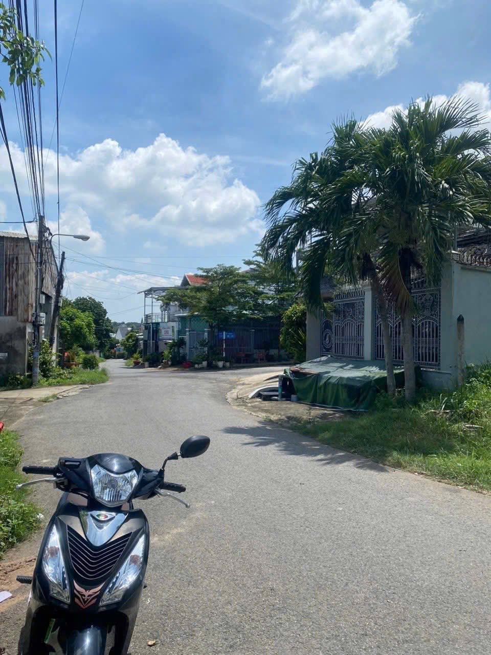 Siêu phẩm đất mặt tiền DX102 Hiệp An nở hậu phong thủy, giá hơn 3 tỷ