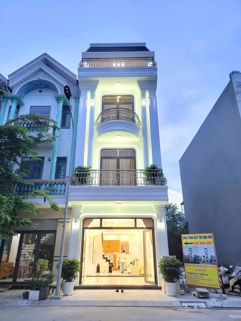 Nhà biệt thự Tân Cổ Điển, 5,8 tỷ chốt đơn, full nội thất cao cấp, sân đậu ô tô thoải mái