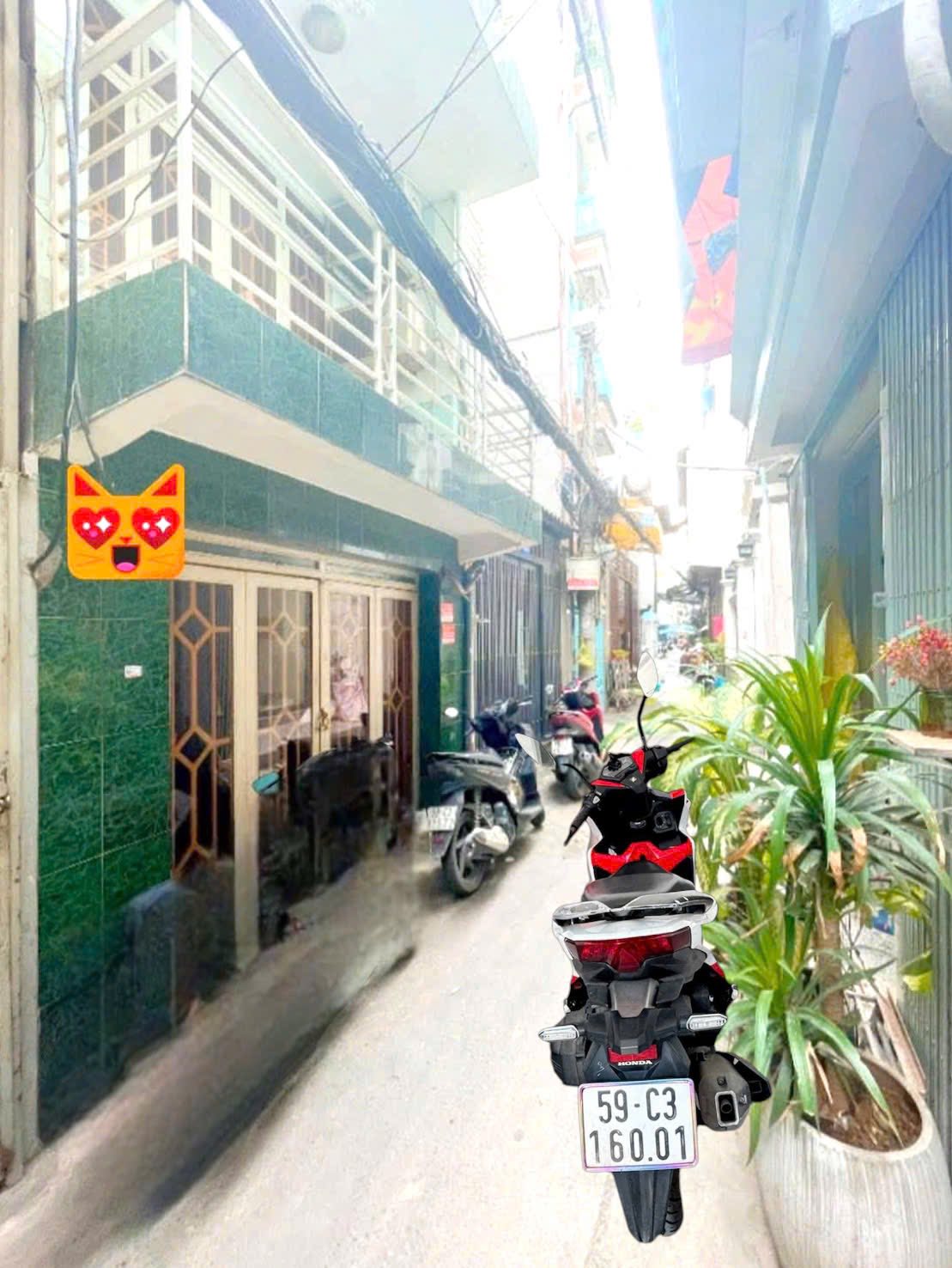 Nhà 2 tấm đẹp như mơ, hẻm xe hơi 3m, Quận 4, giá hời cho người nhanh tay