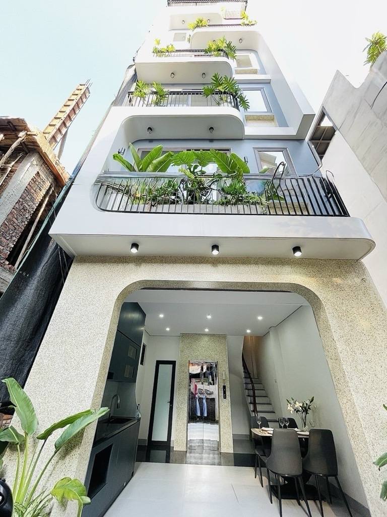 Nhà Giảng Võ 31m2 x 6 tầng, thang máy, nội thất xịn sò, sổ đỏ chính chủ