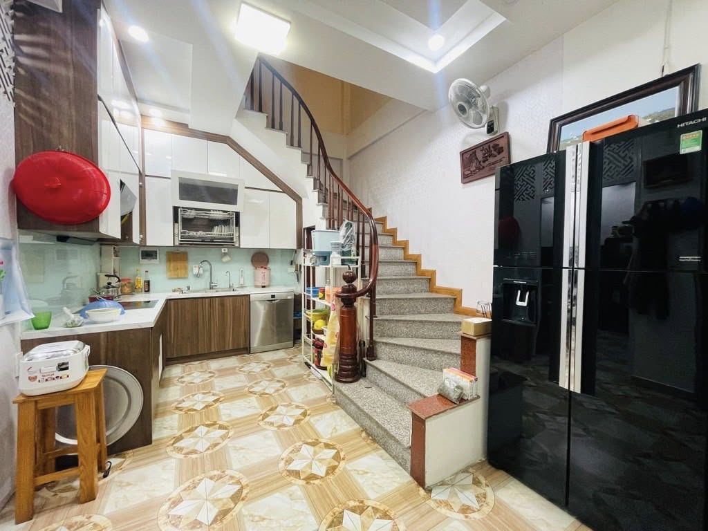 Nhà đẹp Kim Mã - Giang Văn Minh, 5 tầng ở ngay, gần phố, an sinh đỉnh, giá 11.5 tỷ