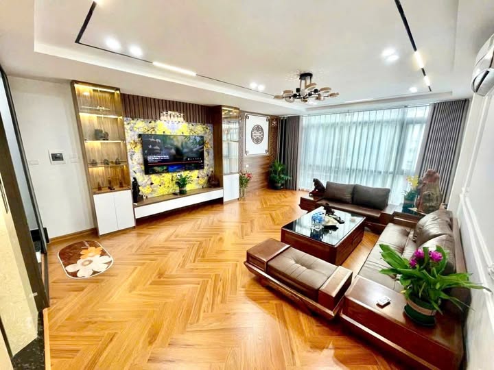 Nhà 6 tầng thang máy, 55m² Thái Hà, ô tô đỗ cửa, full nội thất