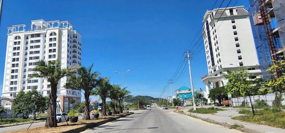 Bán nhà mặt tiền Võ Chí Công, khu đô thị Đông Nam Thủy An, giá chỉ 4,3x tỷ