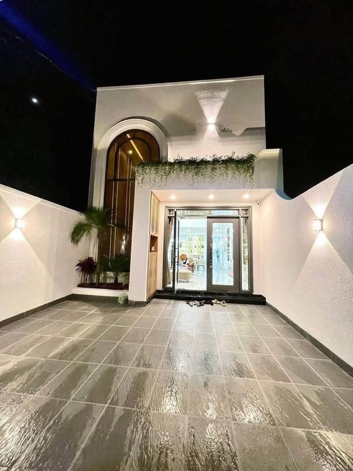 Chào mừng quý vị đến với "ngôi nhà trong mơ" tọa lạc ngay mặt tiền đường A Cư ÊBu, Phường Buôn Ma Thuột