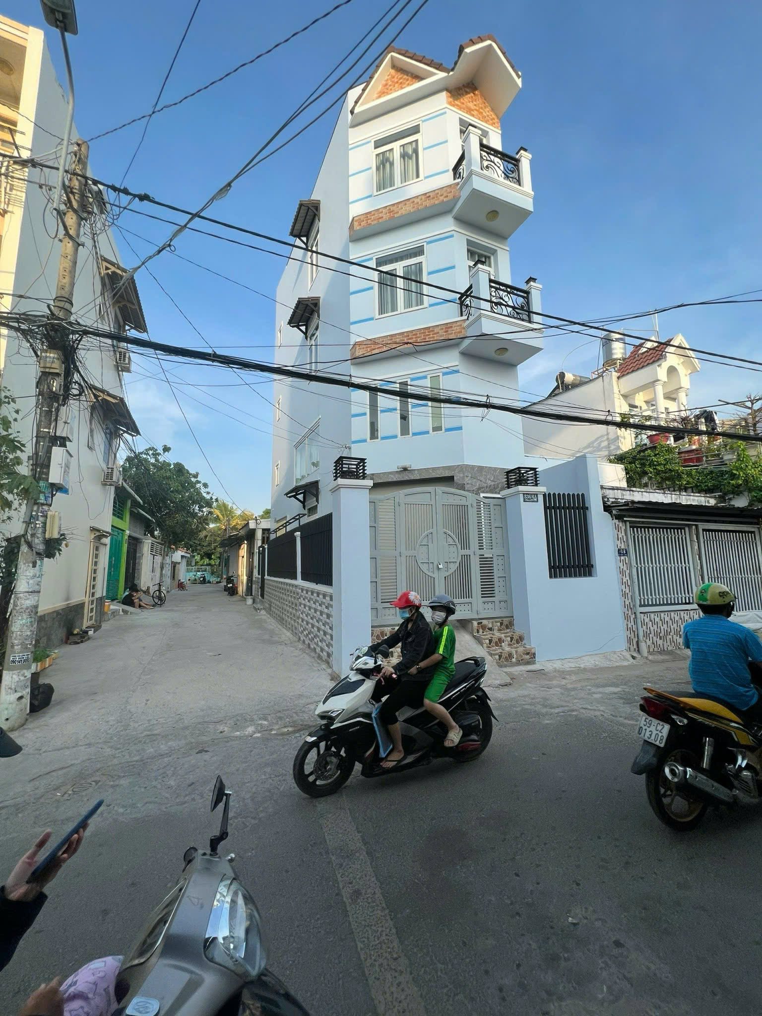 Bán nhà 4 tầng, 5x13m, ô tô đỗ cửa, sát chợ Phước Long, Quận 7, chỉ 12 phút đến Quận 1