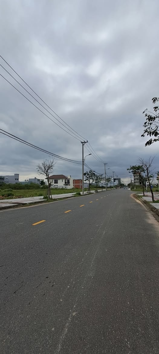 Đất nền Nam Hòa Xuân, vị trí đắc địa đối diện công viên, trường học, đường 10,5m, giá tốt