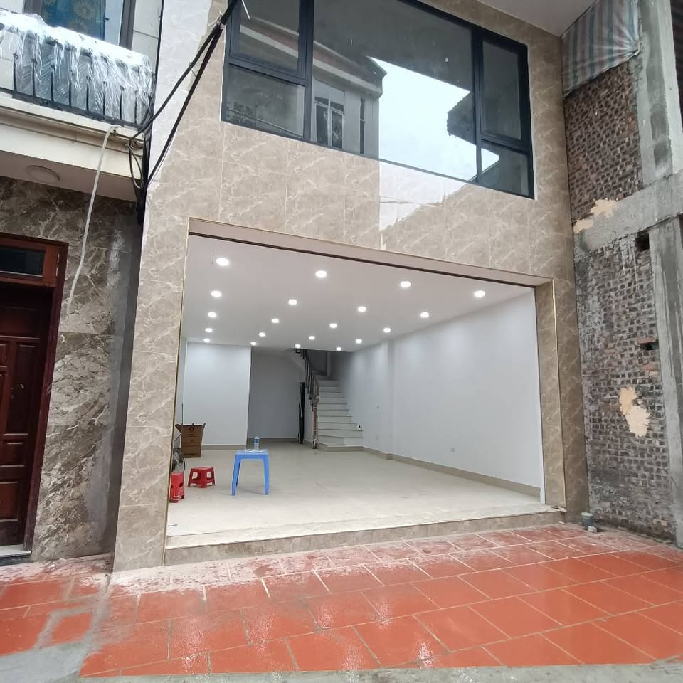 Nhà 6 tầng thang máy, gara ô tô cầu Vĩnh Tuy, lõi phố Trạm, sổ chuẩn nở hậu đẹp