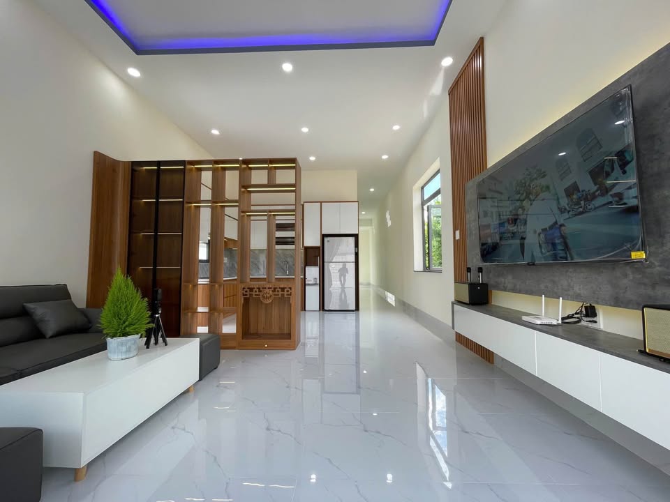 Nhà đẹp full nội thất trung tâm Phan Rang, ô tô đỗ cửa, giá yêu thương