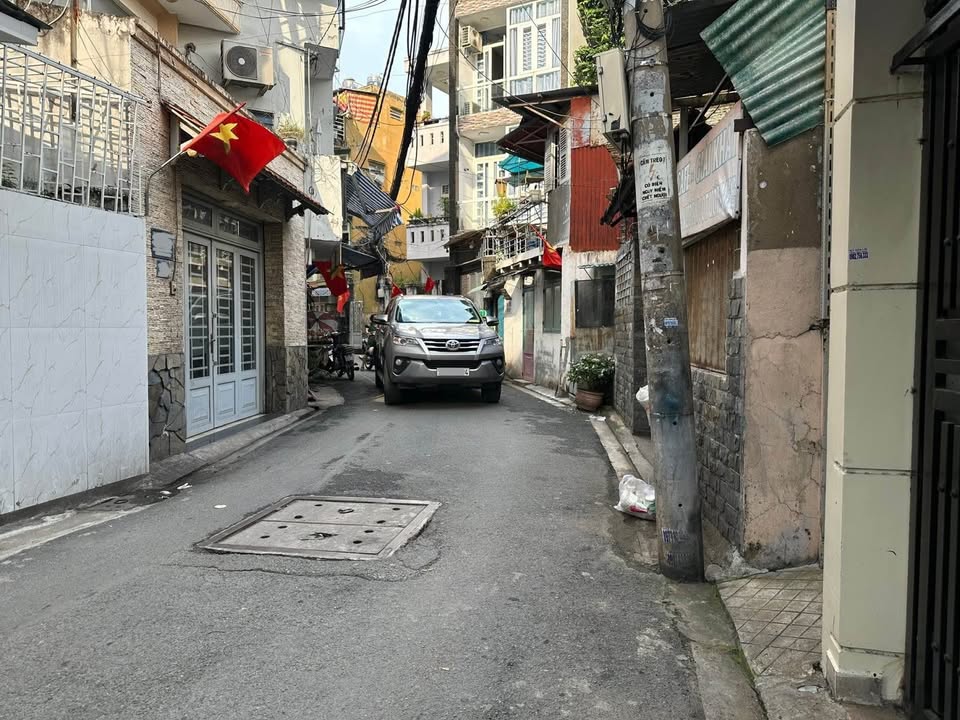 Phú Nhuận hẻm xe tải 6m, ngang 3,5m nở hậu 4,5m, 3 tầng bê tông cốt thép, kinh doanh đa ngành, 8,2 tỷ