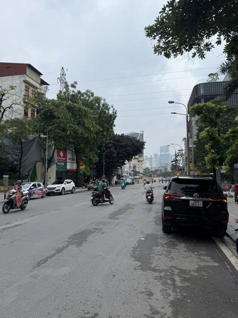 Bán nhà 7 tầng thang máy nhập khẩu tại Cát Linh, Đống Đa - 10m ra phố