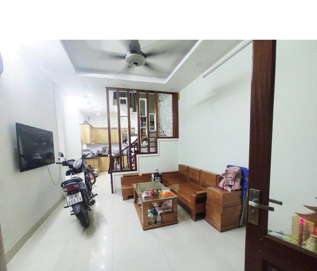 Nhà Cầu Giấy, lô góc, 35m2, 4 tầng, ngõ nông, dân xây