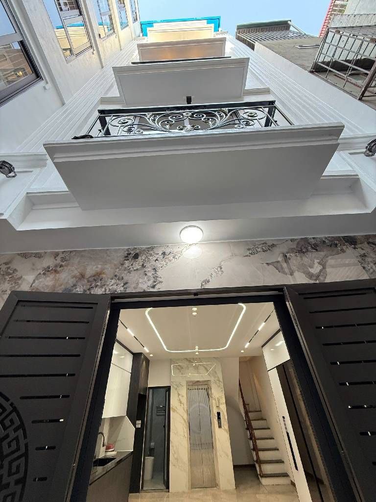 Nhà 7 tầng thang máy, 40m², mặt tiền 5m, Cầu Giấy 13,5 tỷ