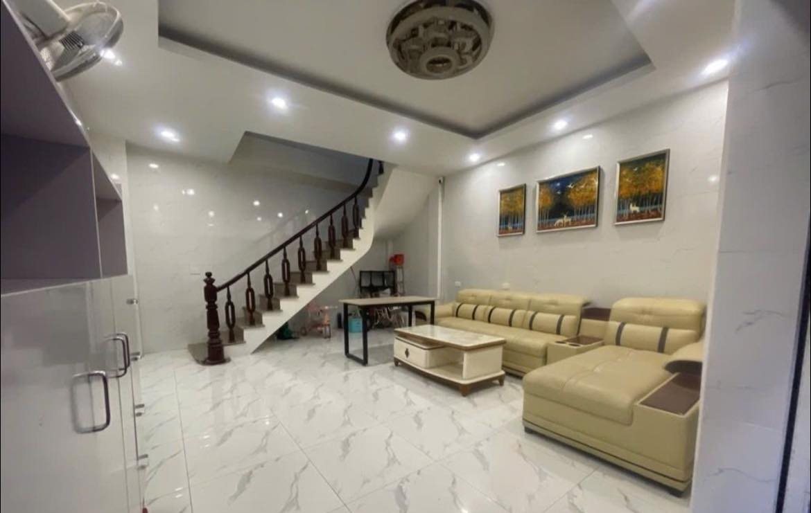 Bán nhà phố Dương Quảng Hàm, 40m², 5 tầng, giá 9.5 tỷ