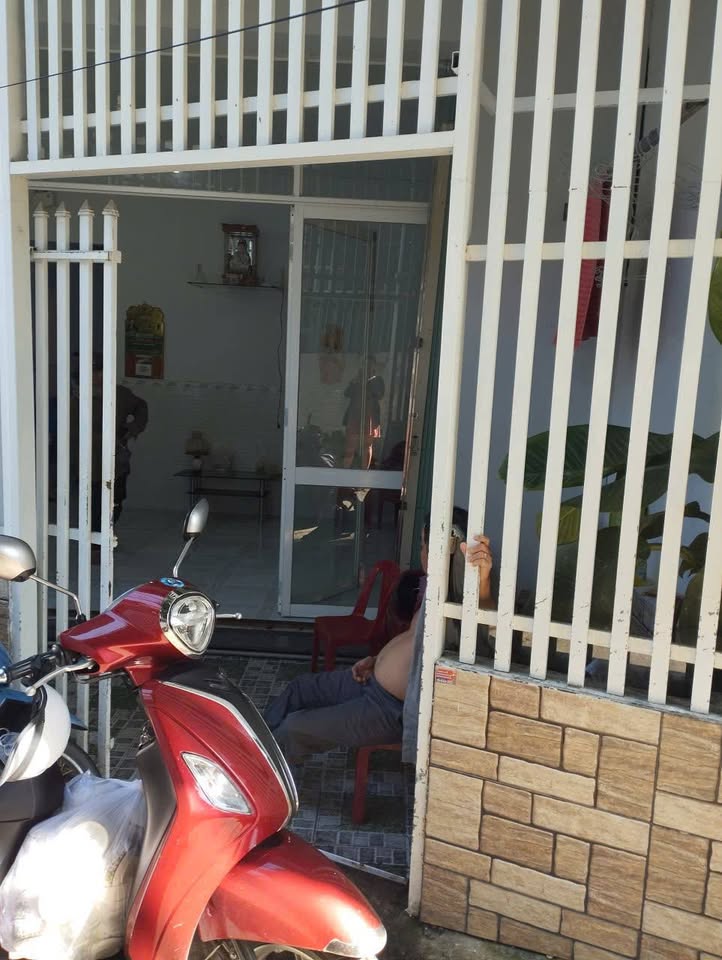 Bán nhà lô góc 2 phòng ngủ, 65m2, gần Tháp Bà, Nha Trang giá 1,5 tỷ