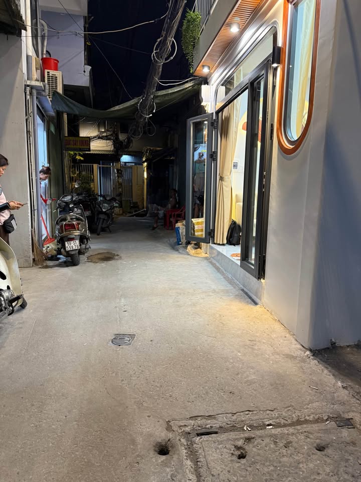 Bán nhà 2 tầng sát chợ Bà Chiểu, hẻm xe hơi, full nội thất - Giá chỉ 4.48 tỷ