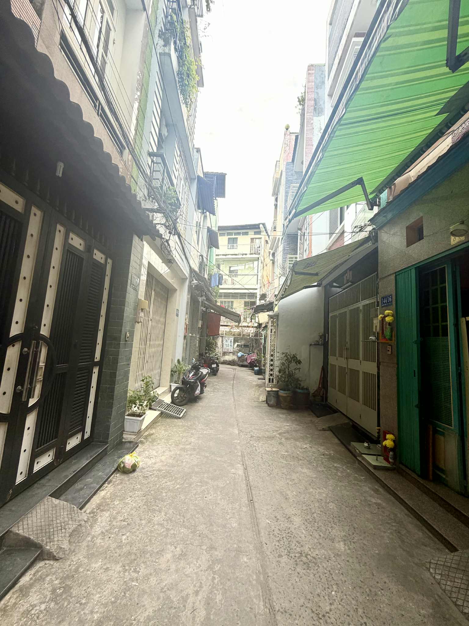 Nhà căn góc 3 tầng mới đẹp, 40m2, gần vòng xoay Lê Đại Hành