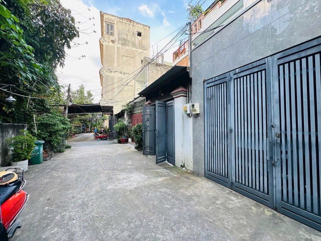 Bán nhà cấp 4 mới, 76m2, có gara ô tô, gần chợ đêm Man Thiện, Quận 9