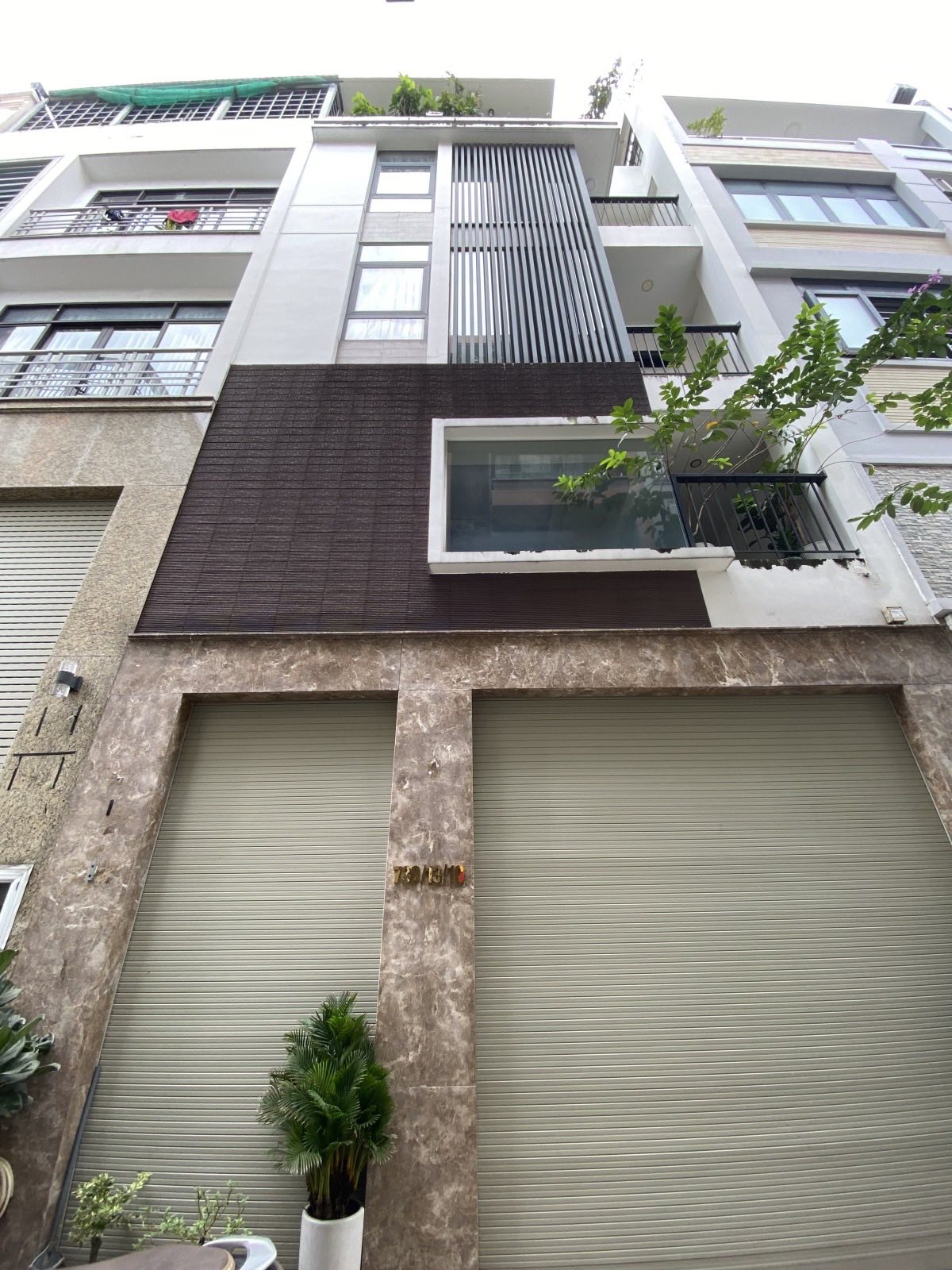 Nhà 5 tầng 'xịn xò' hẻm xe hơi 5m, tặng nội thất, giá 'hời' 12.5 tỷ