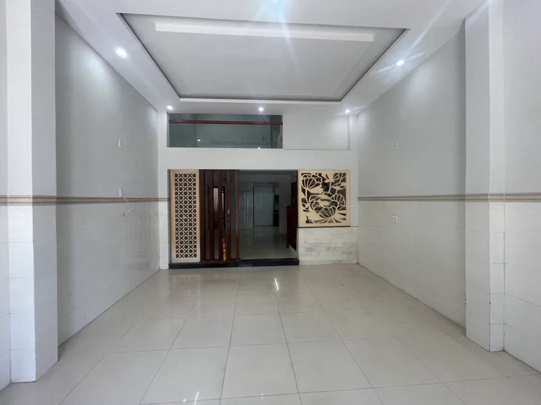 Tọa lạc tại vị trí đắc địa trên đường Lê Văn Long, thành phố Đà Nẵng