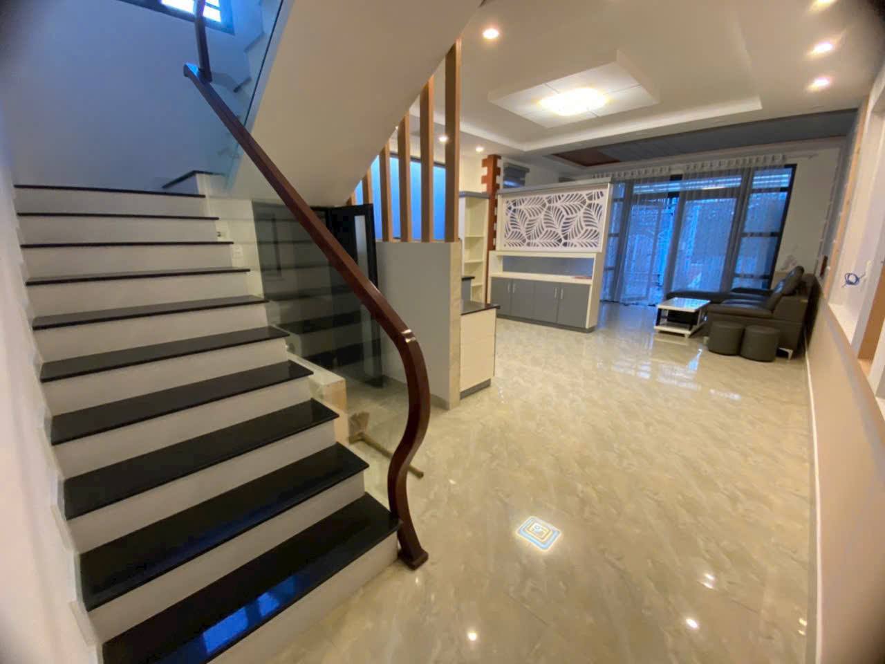 Siêu phẩm nhà 2 mặt tiền đường nhựa 5m Nguyễn Siêu, Phường 7, Đà Lạt đã hạ giá còn 6 tỷ 8