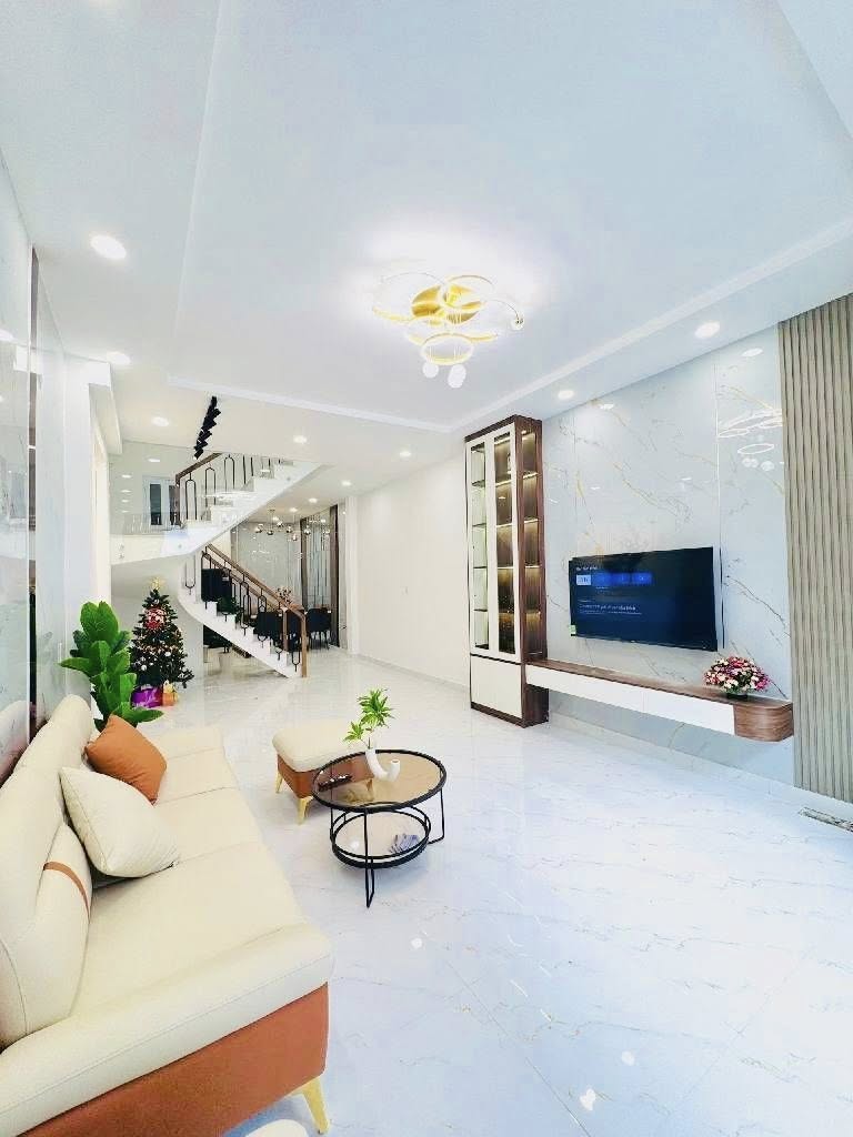 Siêu phẩm nhà đẹp 3 tầng, full nội thất, sẵn sàng đón chủ nhân mới chỉ việc xách vali vào ở