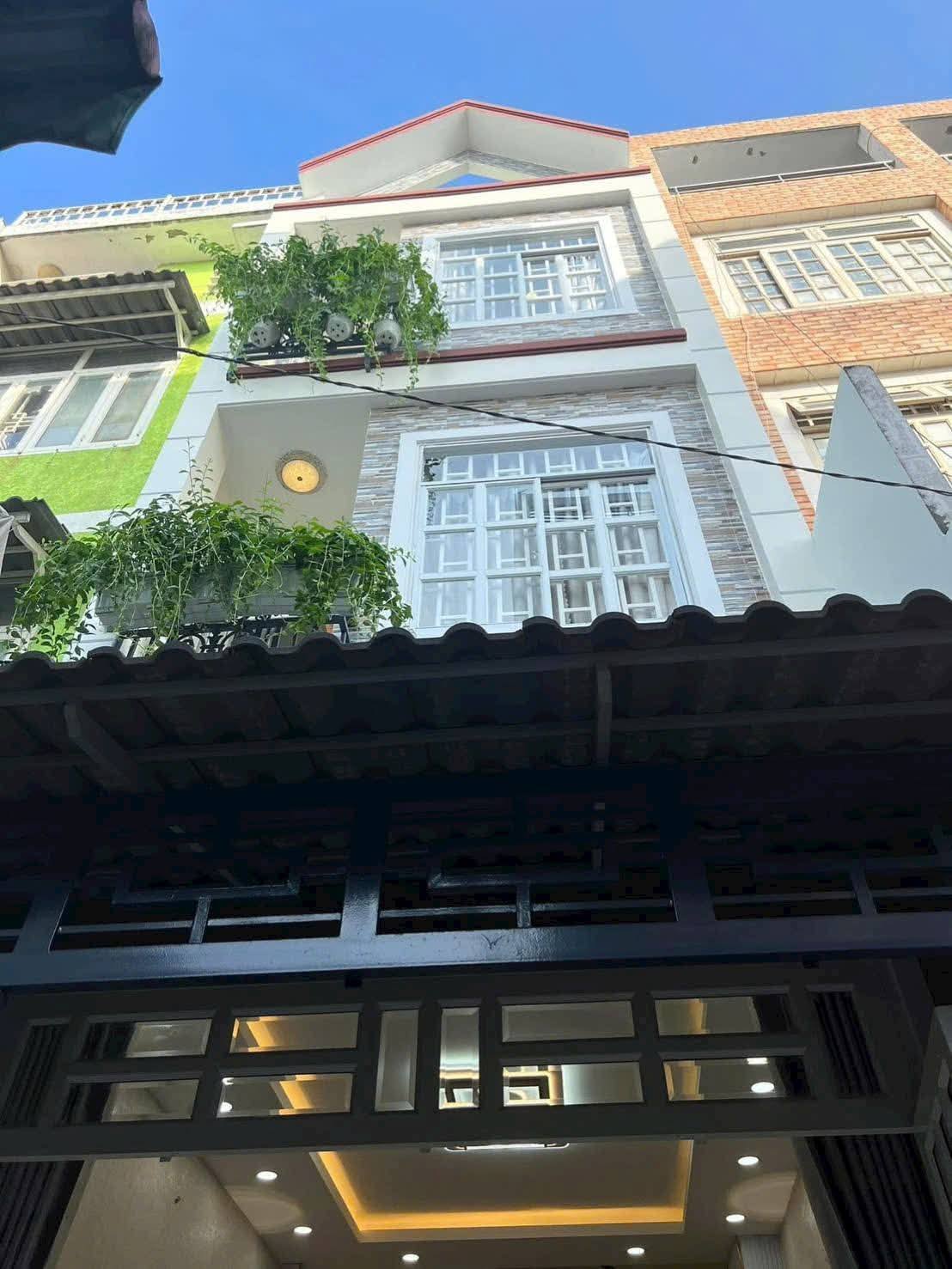 Bán nhà Phường 10, Gò Vấp, 42.5m2, 4 phòng ngủ, view sân bay, full nội thất - giá chỉ 5.67 tỷ