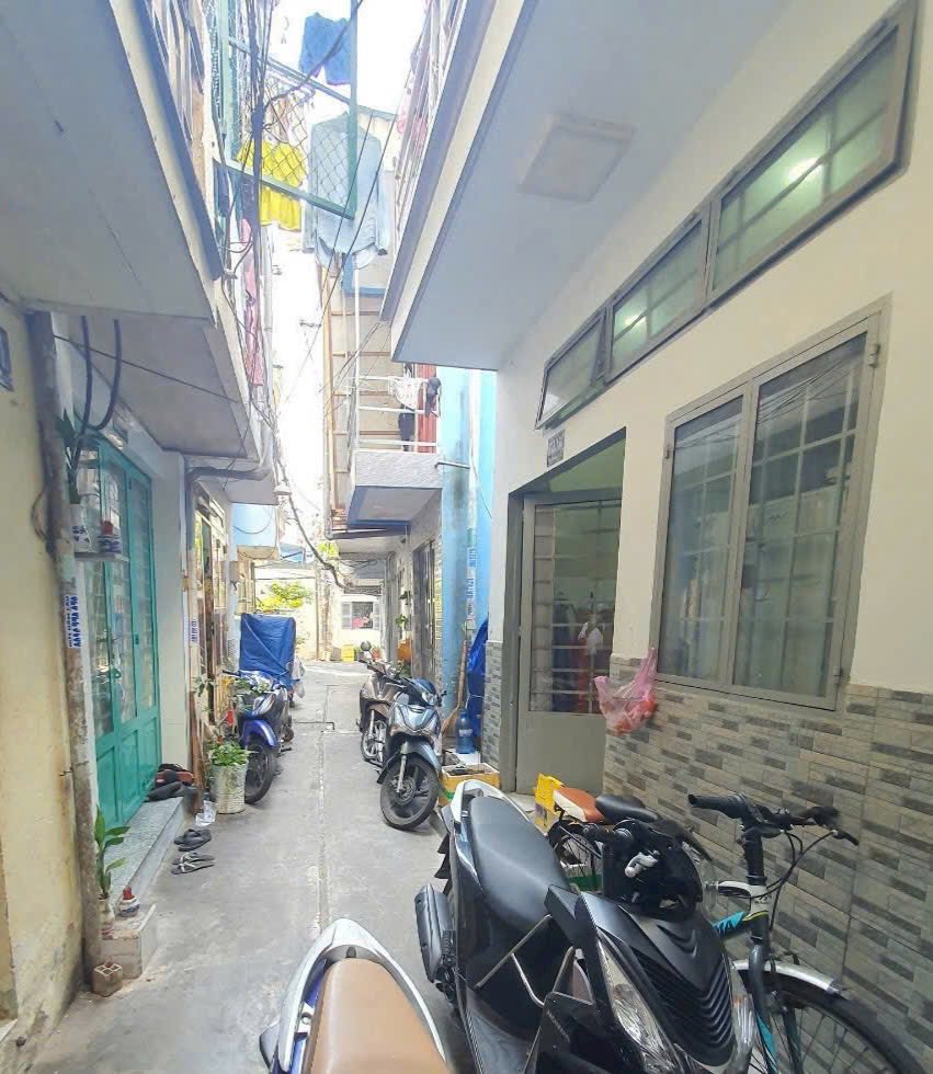 Nhà 3 tầng hẻm Trần Hưng Đạo, Quận 5, giá nhỉnh 2 tỷ