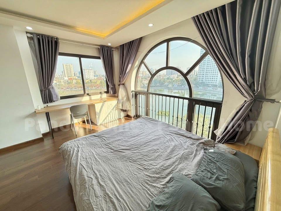 Căn hộ 90m2 view hồ Ngọc Khánh, full đồ, giá 17,5 triệu/tháng