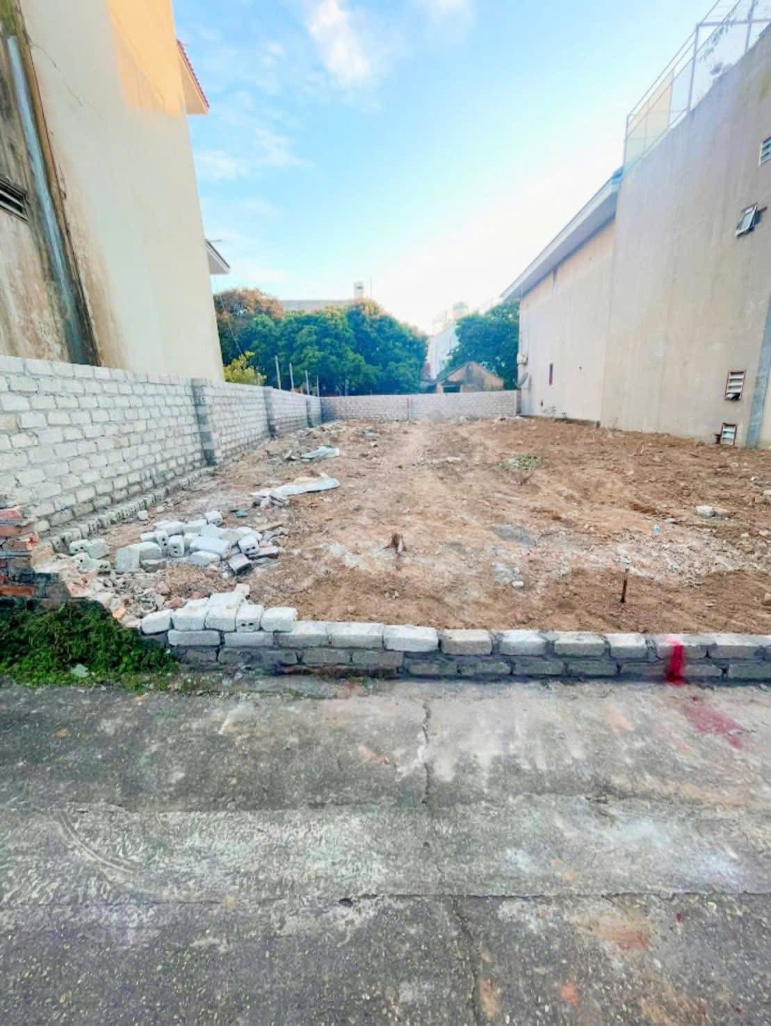 Biệt thự 200m2 trung tâm thành phố Bắc Giang, mặt tiền 9m, hướng Tây Bắc