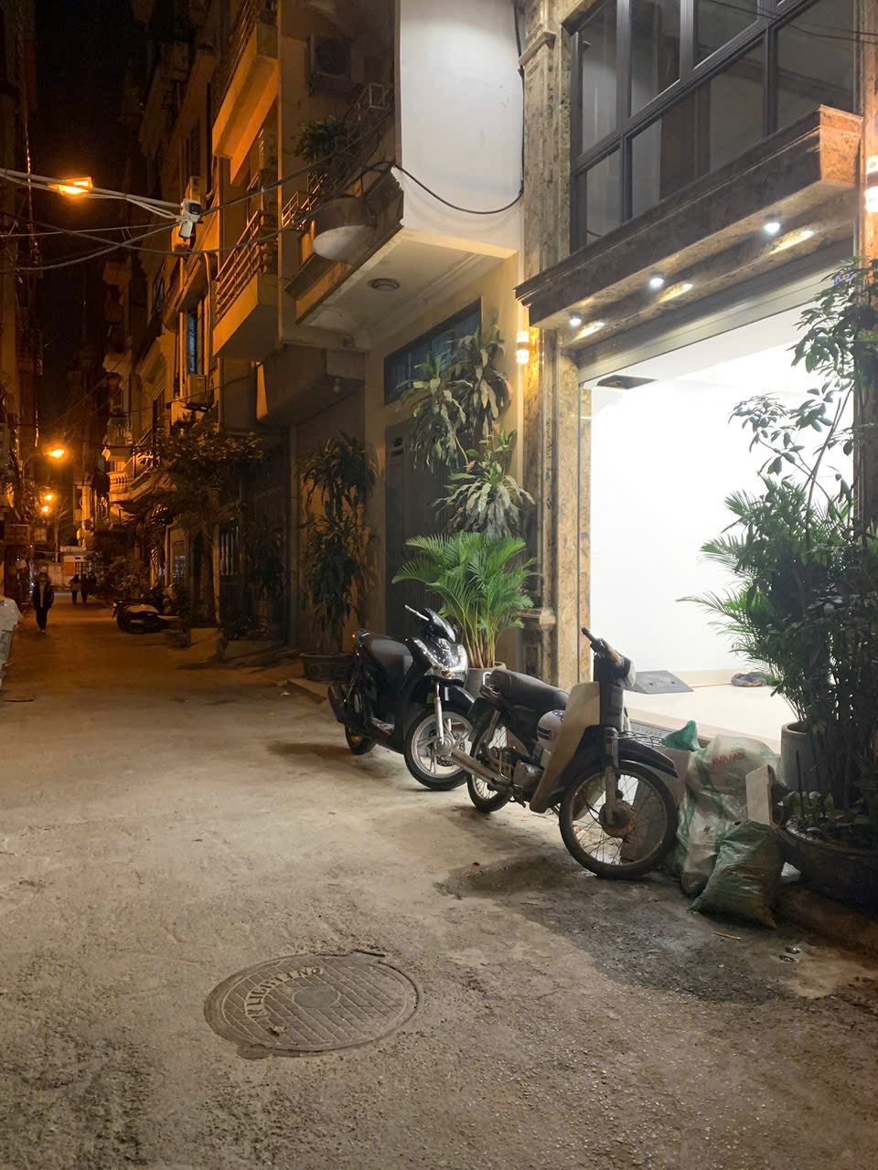 Nhà phân lô Cầu Giấy hiếm có khó tìm, ô tô chạy vòng quanh, gần ngay Đại học Sư Phạm