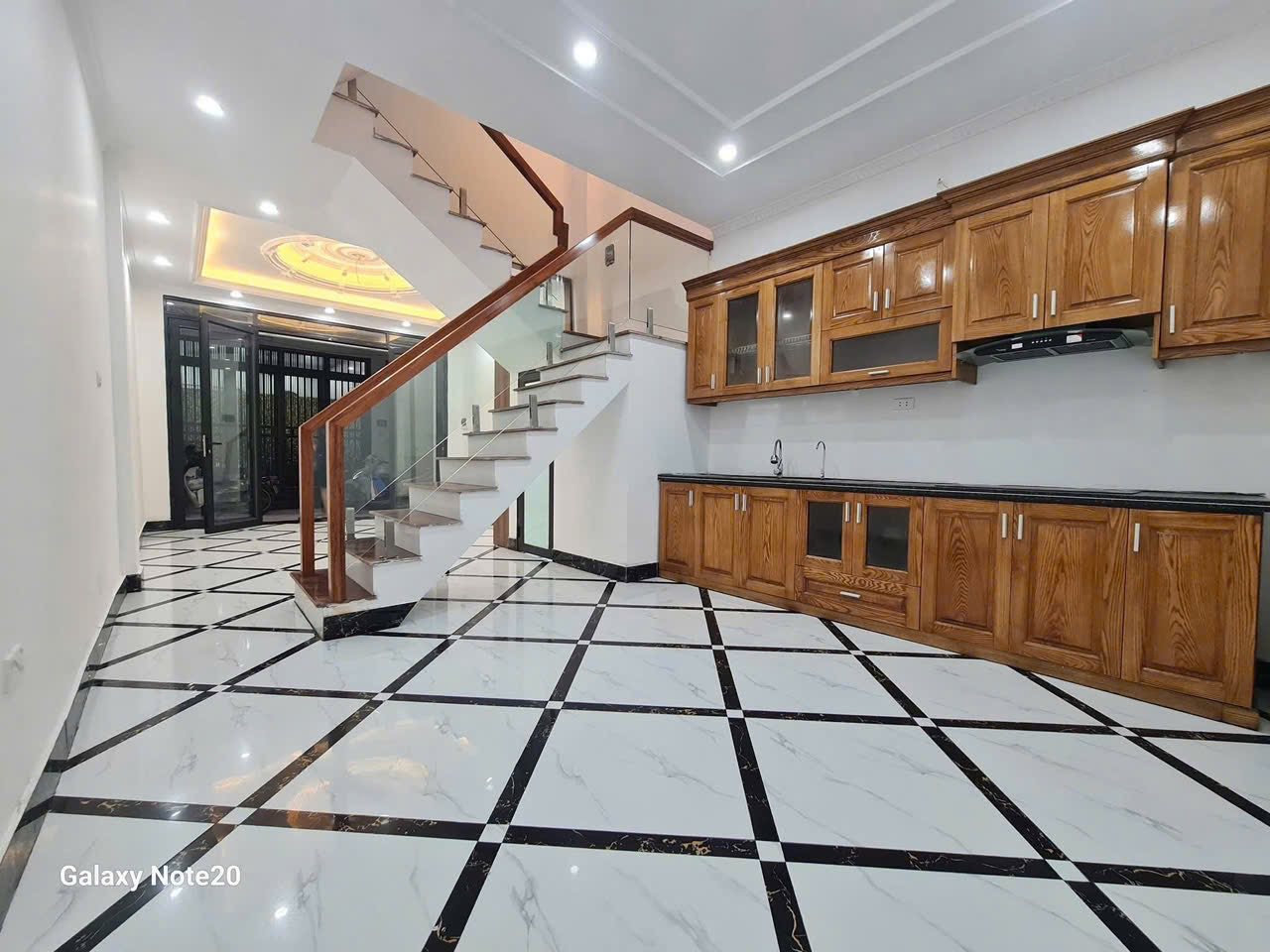 Nhà phân lô Thịnh Liệt, Hoàng Mai, 4,5 tầng ô tô ngủ trong nhà