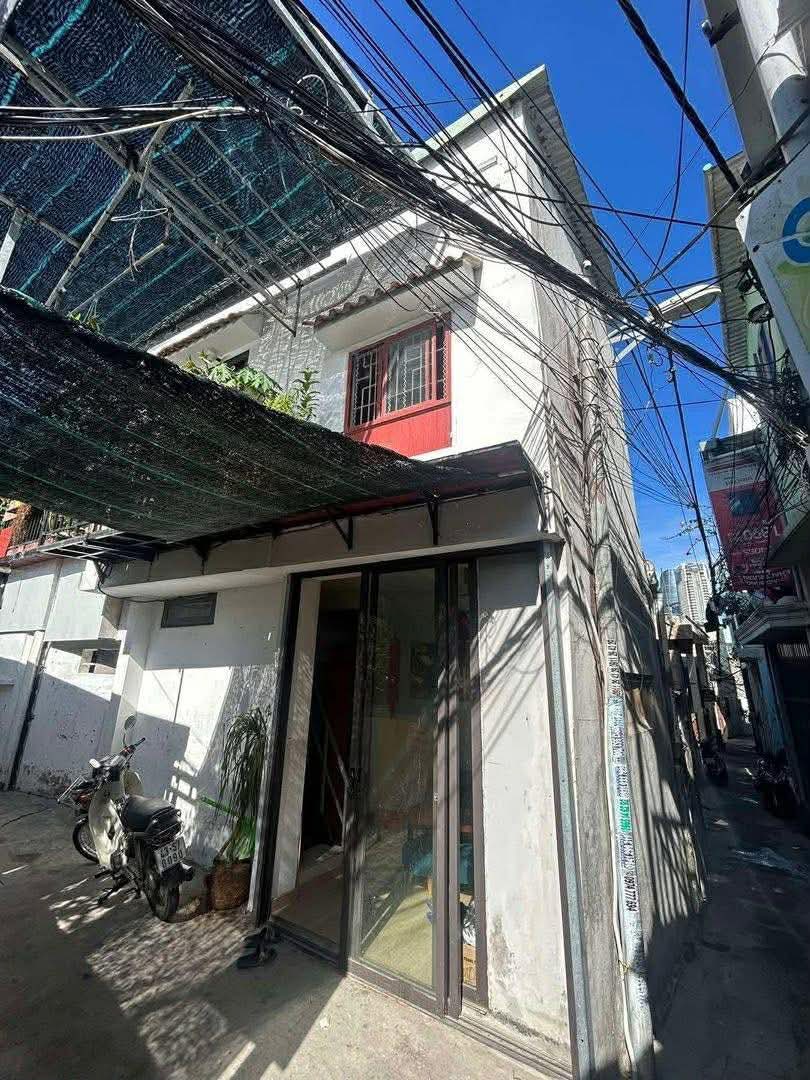 Cho thuê nhà kiệt ô tô Ngô Quyền - Sơn Trà, 2 mặt kiệt, 2 phòng ngủ, nội thất đủ, giá 4.5 triệu/tháng