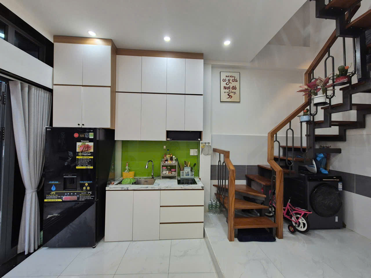 Ngôi Nhà tọa lạc tại con đường Nguyễn Tri Phương sầm uất