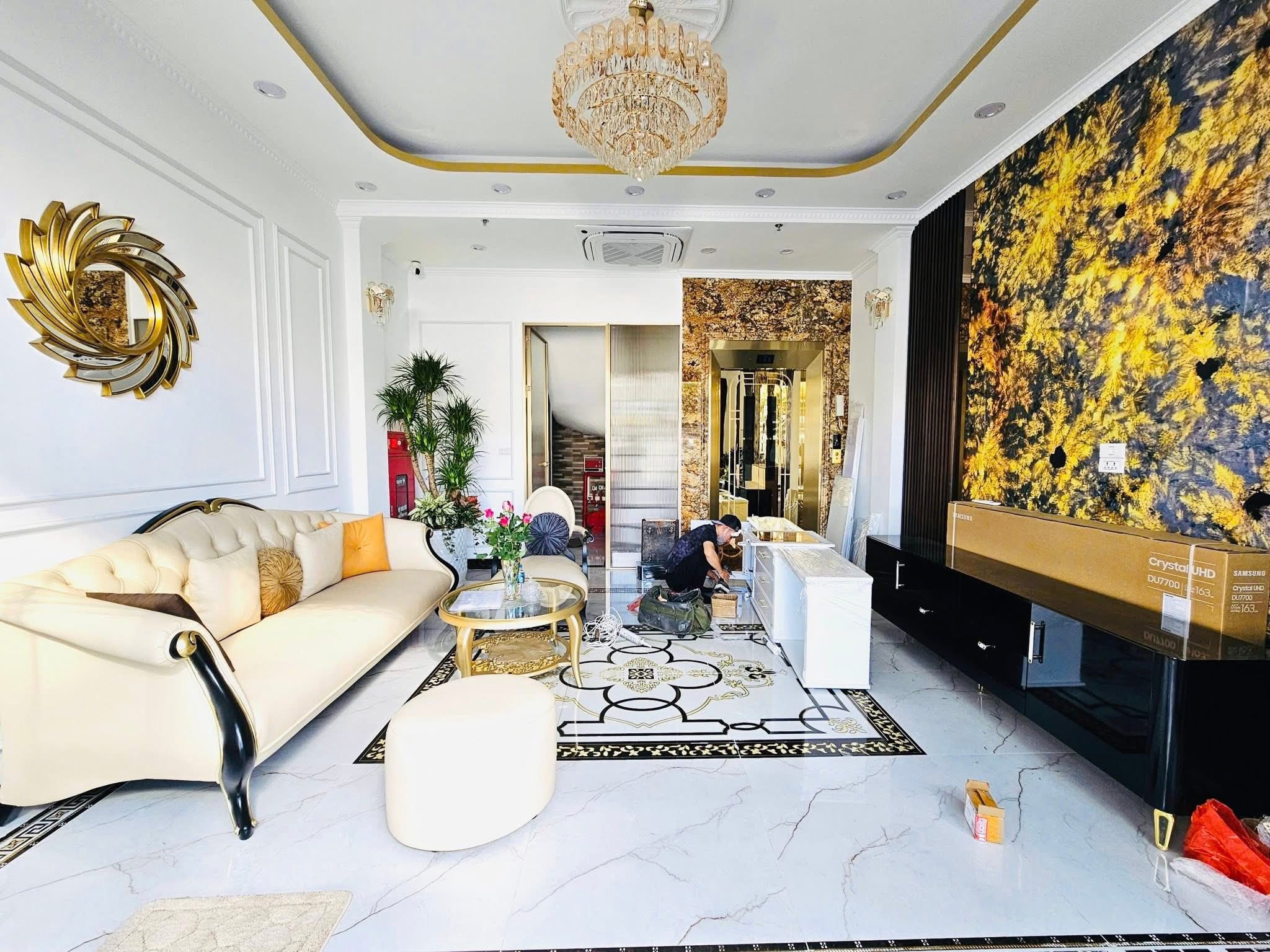 Bán nhà mặt phố Đại La, Hai Bà Trưng - 7 tầng thang máy, kinh doanh sầm uất