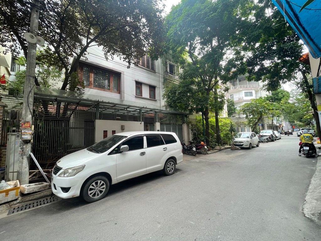 Biệt thự Mỹ Đình đẳng cấp, vỉa hè rộng, kinh doanh đa năng 42 tỷ