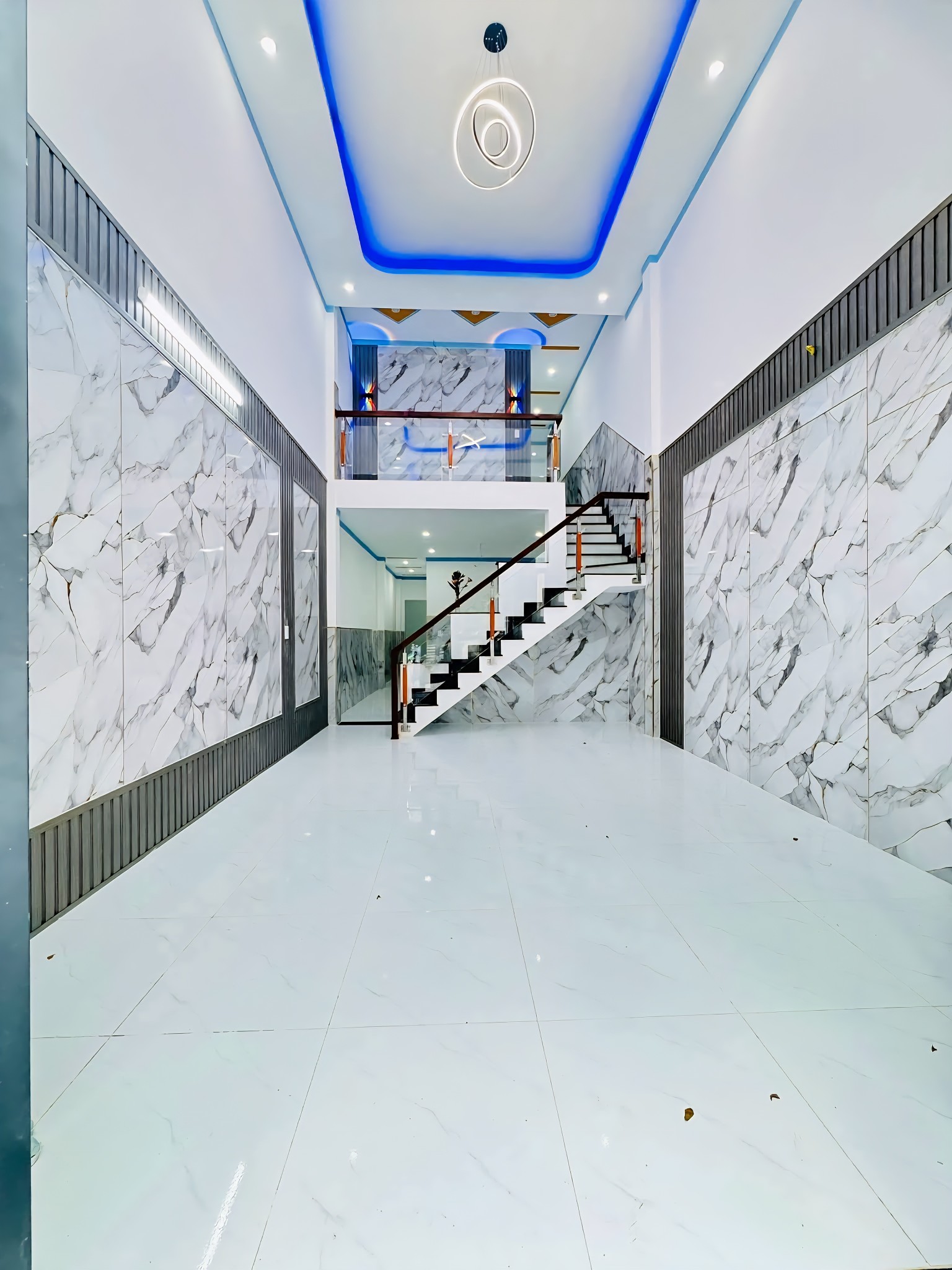 Bán nhà mới xây gần Ngã 4 Miếu Ông Cù thuộc Bình Chuẩn, Thuận An, hẻm xe hơi