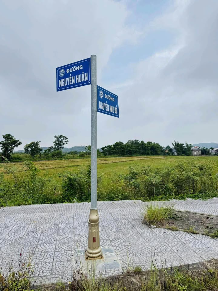 Bán đất lô góc 2 mặt tiền Nguyễn Huân, Huế, view kênh cực đẹp, giá hời