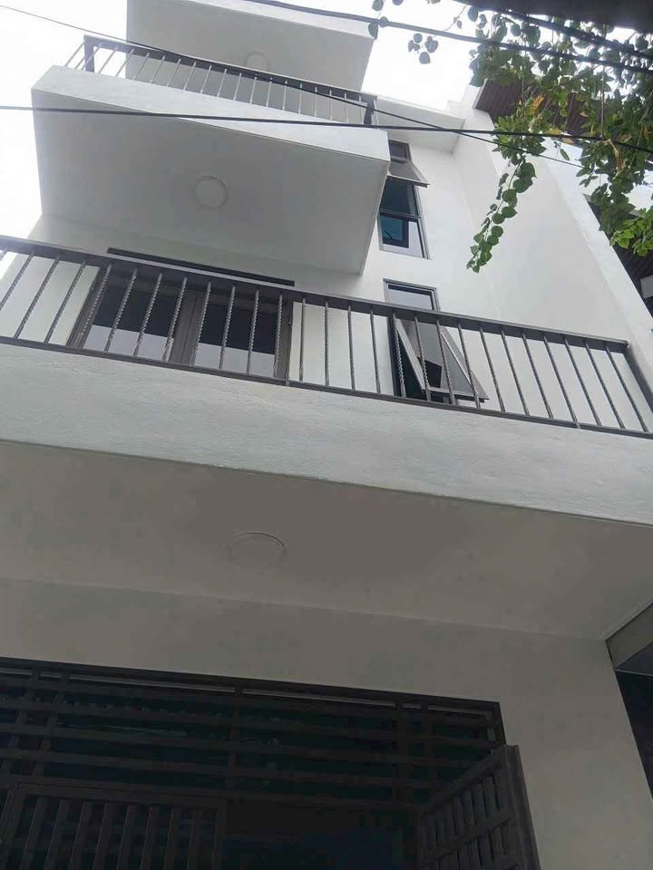 Nhà 3 tầng mới đẹp, Đông Vệ, ngõ ô tô, 3 phòng ngủ, sổ đỏ sẵn sàng