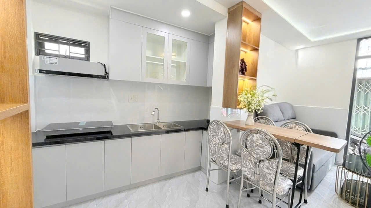Bán nhà 1 trệt 1 lầu, 42.5m2, 2 phòng ngủ, full nội thất xịn sò, giá nhỉnh 3,7 tỷ tại Nha Trang