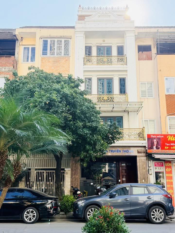 Nhà liền kề 5 tầng trung tâm Văn Khê - kinh doanh đắc lộc