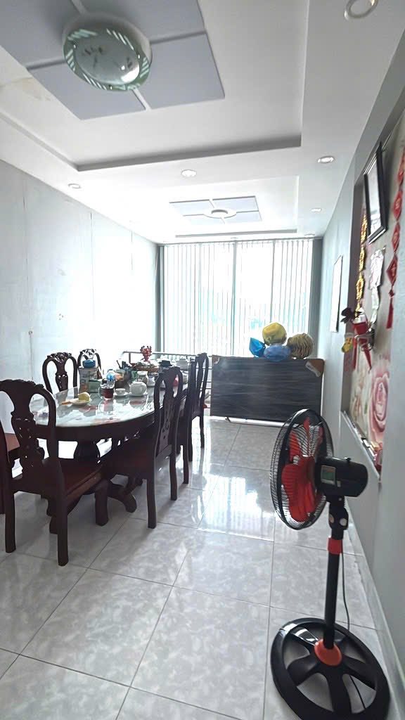 Nhà mặt tiền Vòng Xoay Phú Lâm, kinh doanh bạt ngàn, giá hời