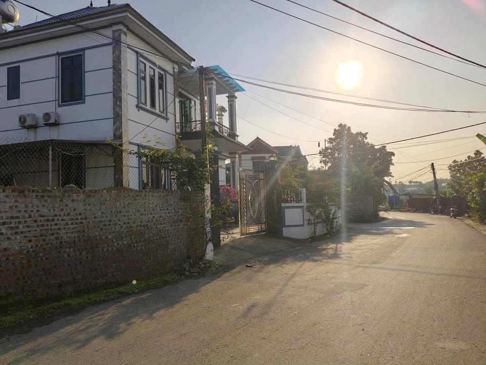 Bán lô đất thổ cư 98.8m2, mặt tiền 5m tại Tam Đảo, đường nhựa rộng