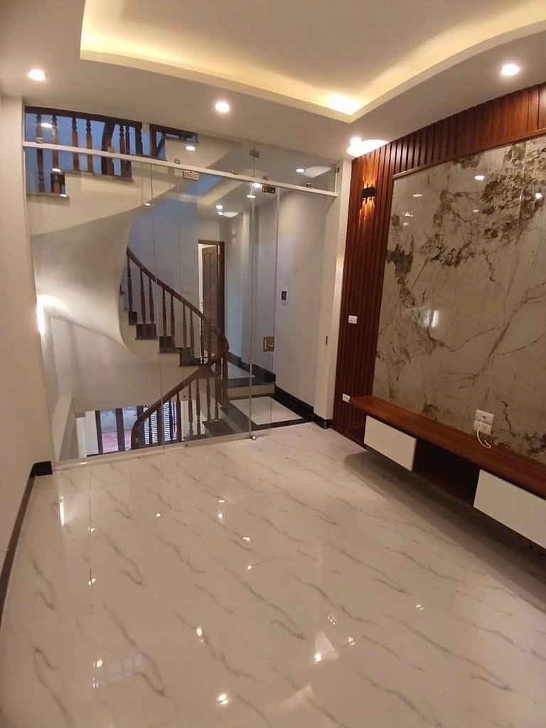 Nhà 5 tầng mới, Phố Lụa Vạn Phúc, 33m² x 5 tầng, gần ô tô, giá 7 tỷ