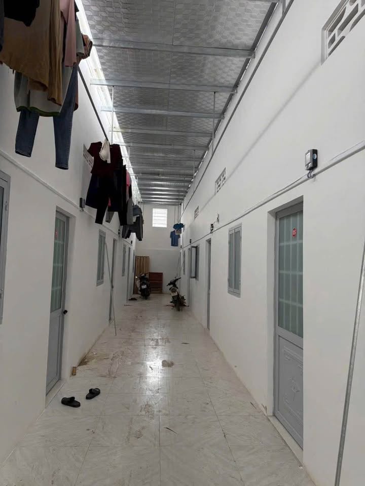 Bán dãy trọ 16 phòng full khách, thu nhập 20 triệu/tháng, ngay khu công nghiệp Hòa Phú