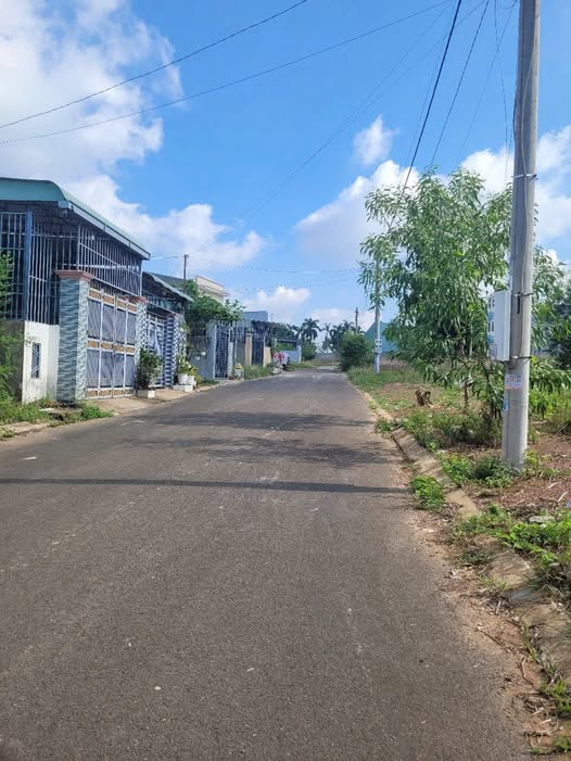 Bán đất thổ cư 100m², sổ sẵn, gần khu công nghiệp, giá 360 triệu