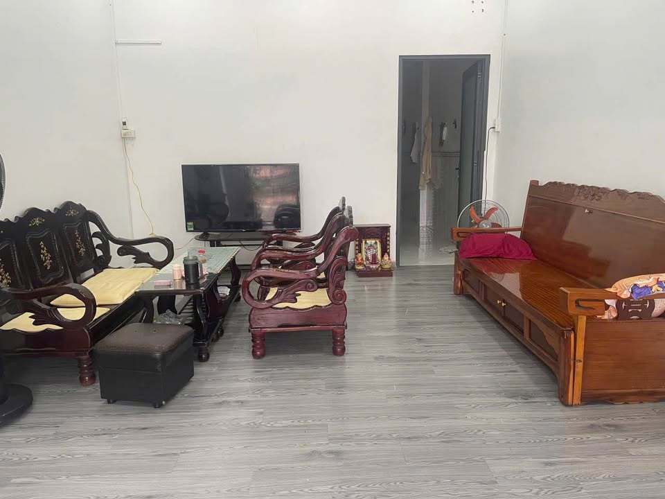 Bán nhà 1 trệt 1 lầu, 4 phòng ngủ, đường Hồ Tùng Mậu, An Giang